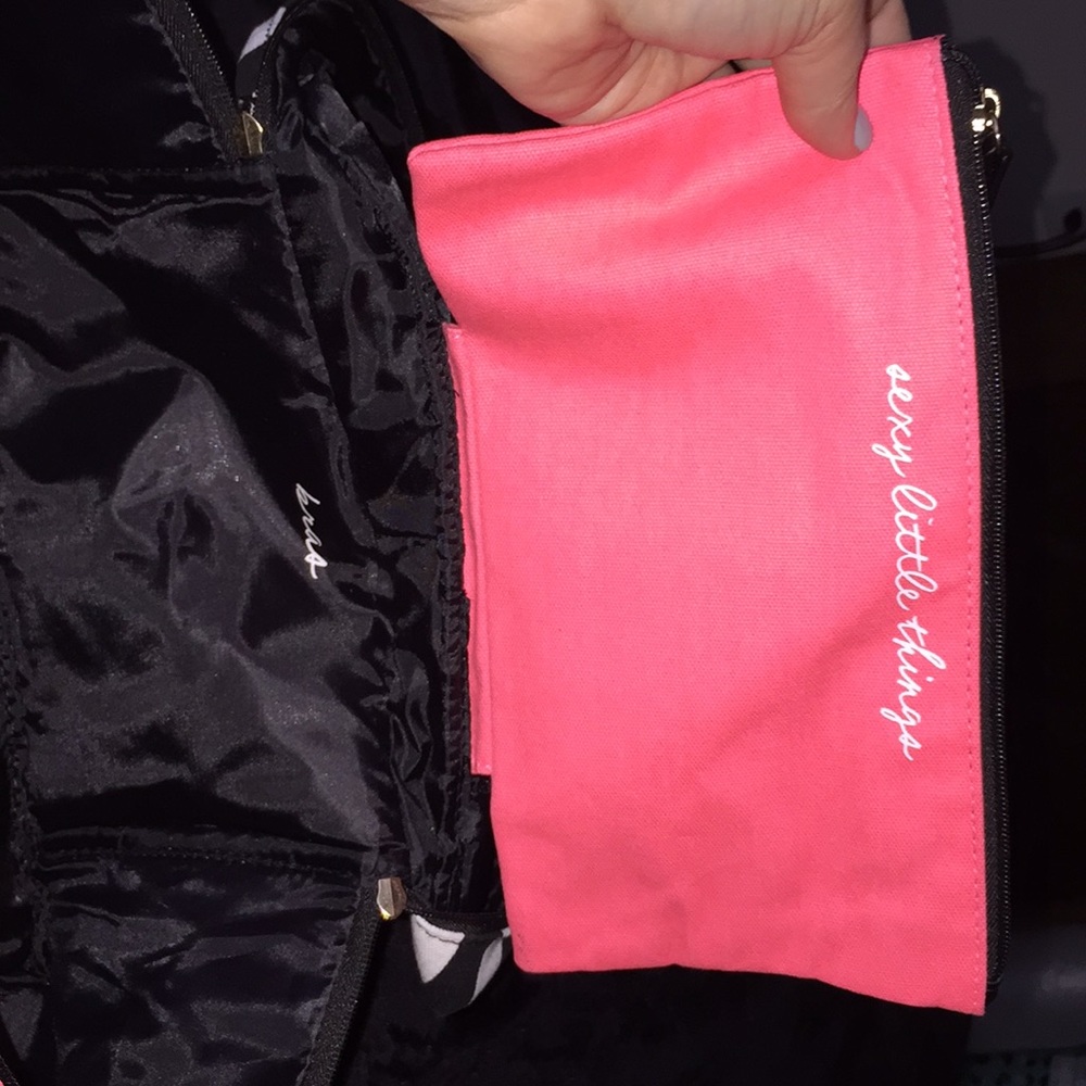 💕 Victoria Secret Carry Case💕 - Picture 5 of 8
